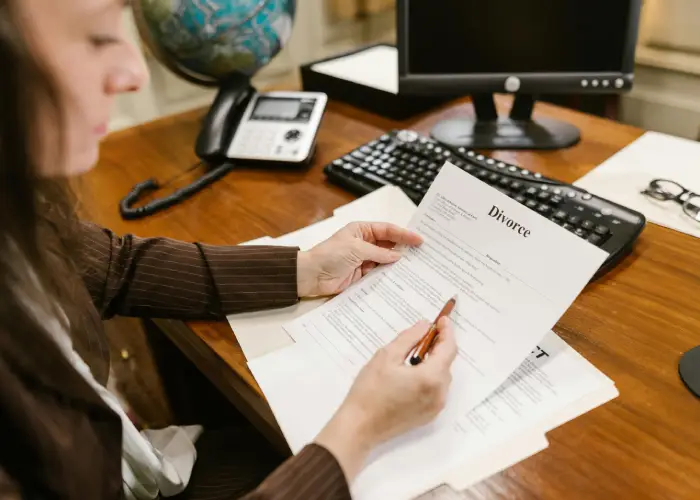 Divorce Lawyers' Role in Fair Asset Division Explained